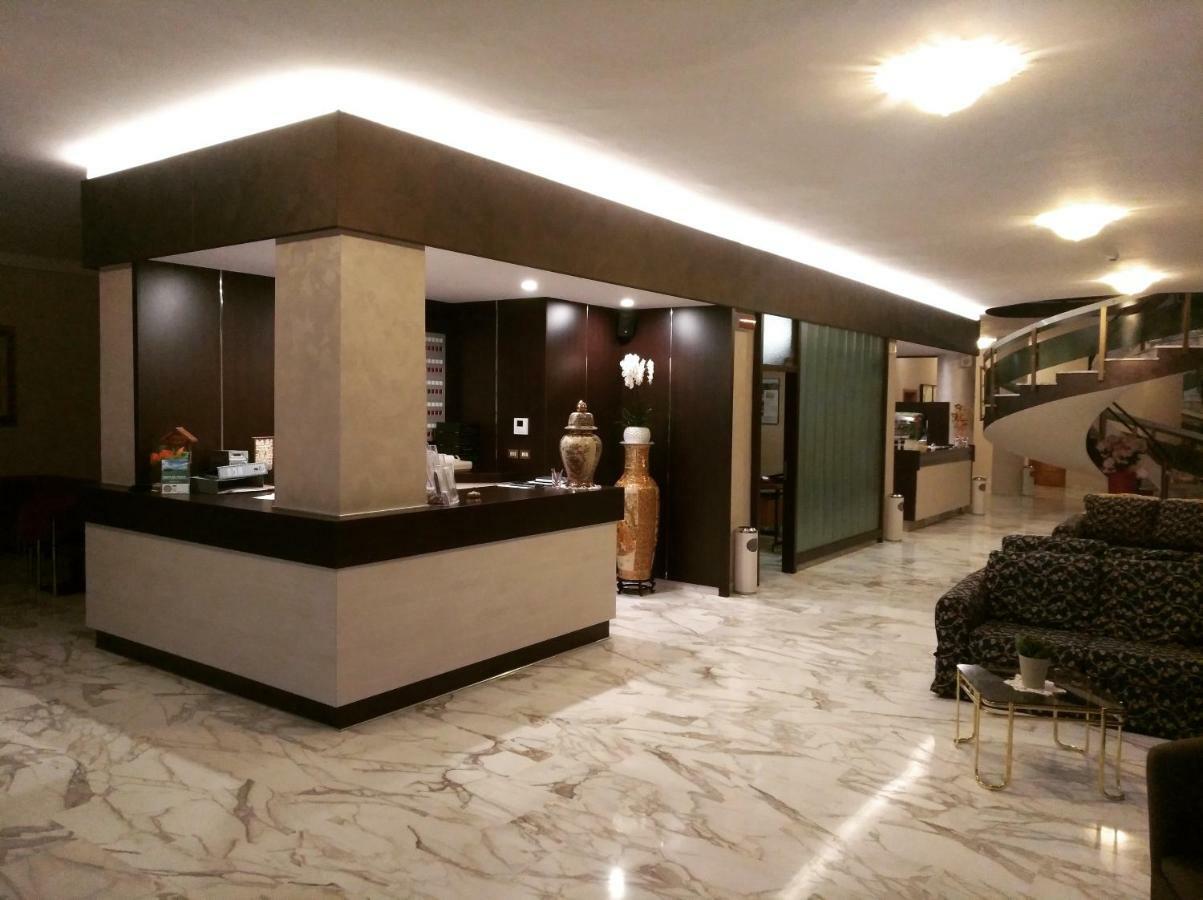 Hotel Reali Кьянчано-Терме Экстерьер фото